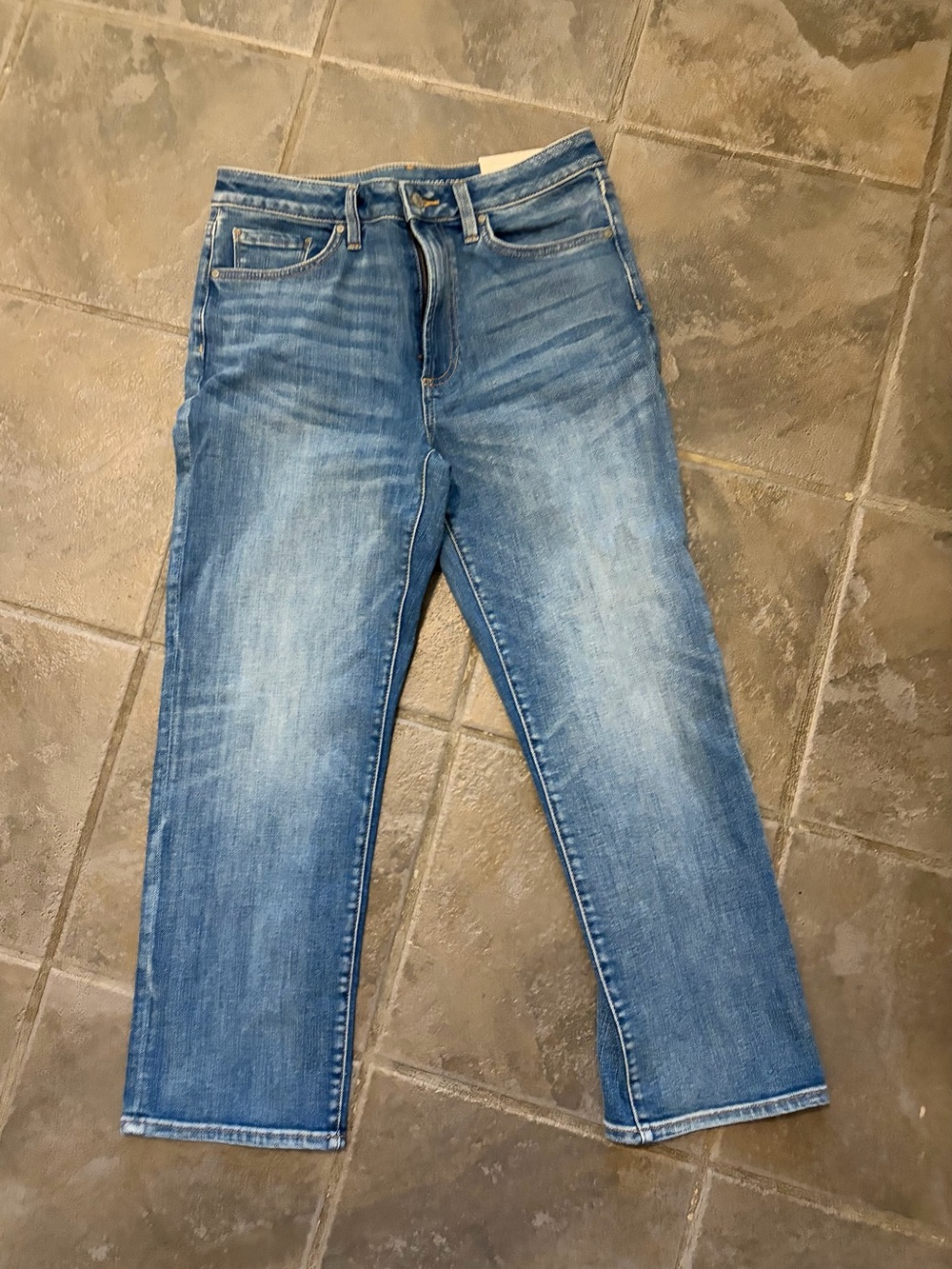 Chico's High-Rise Straight Jeans in Light Blue Wash nwt